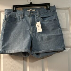 NWT Levi’s red tag lighter wash mid length Jean shorts size 30